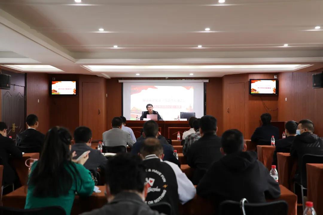 尊龙凯时集团系统举办《习近平在浙江》采访实录专题辅导报告会.jpg