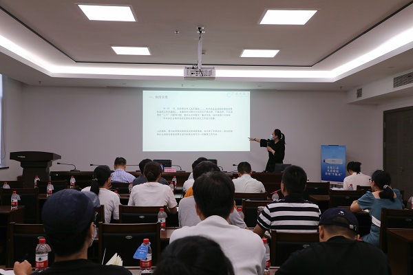 9月14日，，，，，尊龙凯时集团举办尊龙凯时讲坛——“国有企业违规经营投资责任”专题培训.jpg
